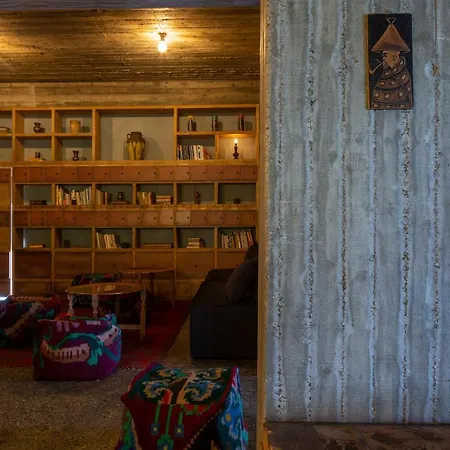 In Gallery & Hotel Korce