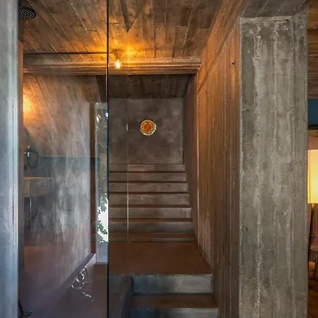 In Gallery & Hotel Korce