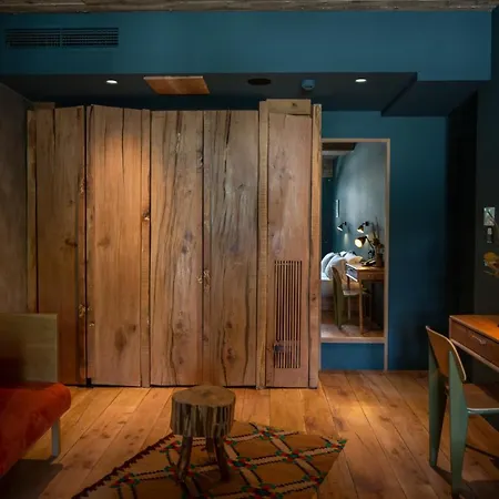 In Gallery & 3* Korce