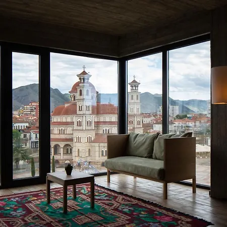 In Gallery & Hotel 3*