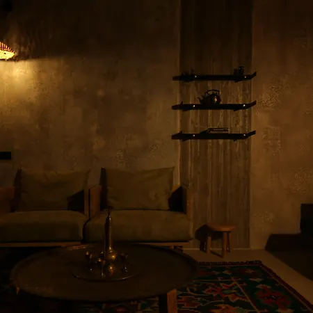 In Gallery & Hotel 3*