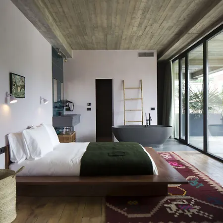 Hotel In Gallery &