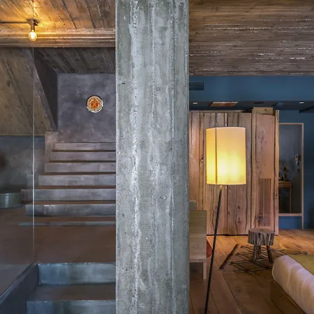 In Gallery & Hotel Korce