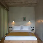 In Gallery & Hotel 3*