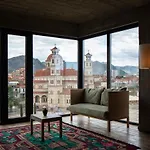 In Gallery & Hotel 3*