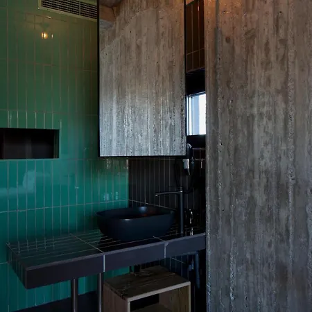 In Gallery & Hotell