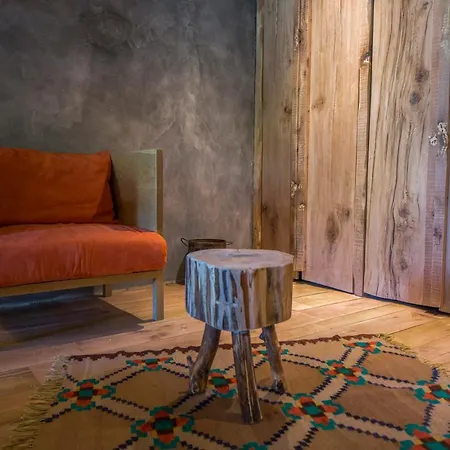 In Gallery & 3* Korça