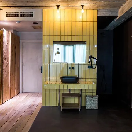 In Gallery & Szálloda Korça